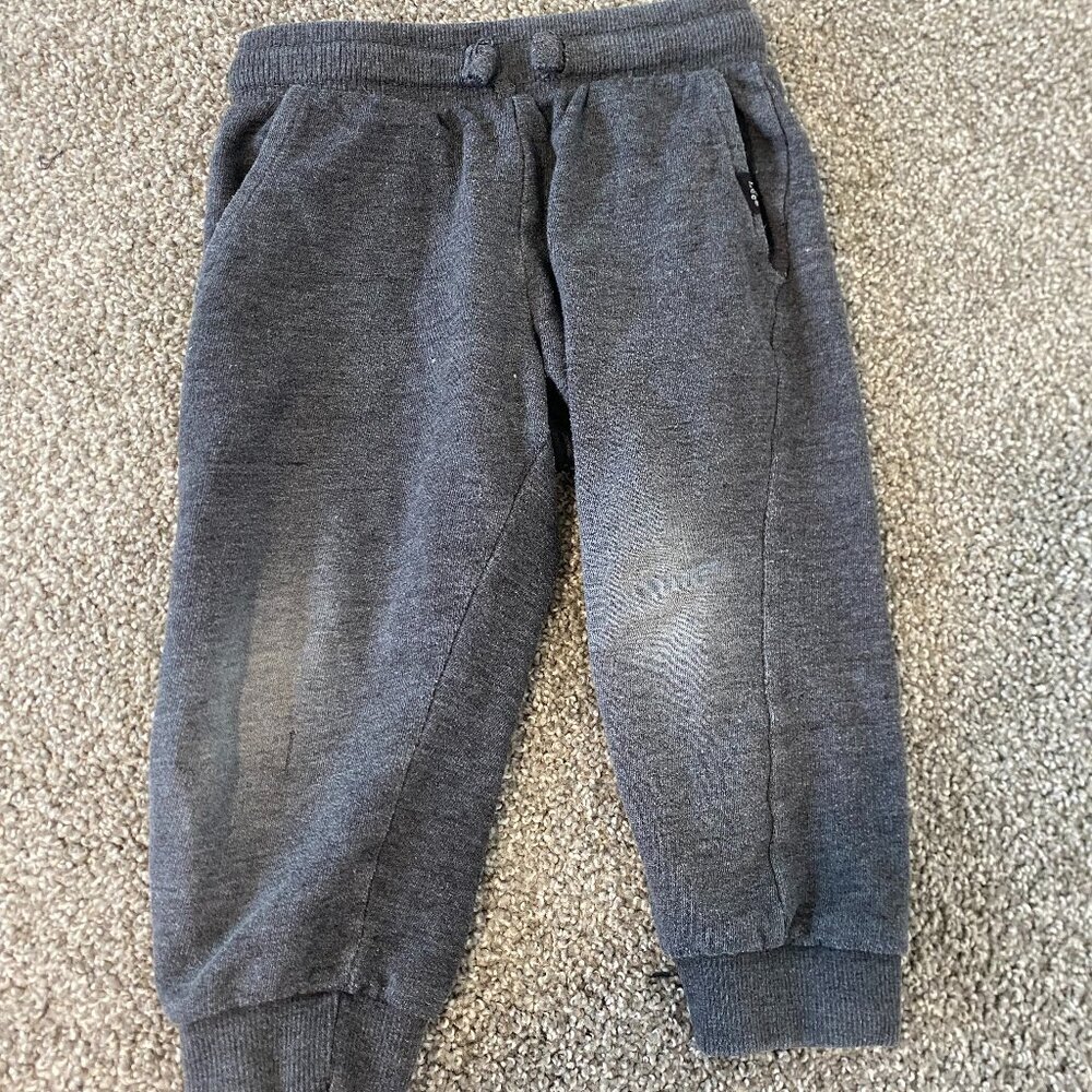 2/$15 Lee Kids Grey Sweatpants Size‎ 2T